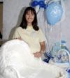 Analía Jaidar Álvarez recibió sinceras felicitaciones en la fiesta de regalos que le ofrecieron por el próximo nacimiento de su bebé