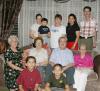  13 de Junio    
Señor Domitilo Villaseñor Macías rodeado de su familia en la fiesta que e ofrecieron por su 80 aniversario de vida