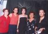 Ana Chew de García, con algunas de las asistentes a su fiesta de canastilla celebrada recientemente.