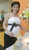 Janeth Bitar de Pose, espera la llegada de su bebé y por tal motivo, recibió numerosas felicitaciones.