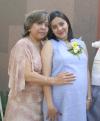  15 de Junio   
Rosa Velia Contreras de Almaraz, con su mamá Graciela Salazar de Contreras quien le ofreció una fiesta de canastilla.