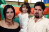  18 de Junio   Andrea Becerra Alvarado en compañía de sus papás, Israel Becerra Orozco y Azucena Alvarado, en su fiesta de cumpelaños.