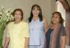  20 de Junio   
Rocío Flores de Arellano con las anfitrionas de su fiesta de canastilla Virginia Torres de Arellano y Rocío de Flores