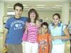  25 de Junio   
 
Pilar Flores, Luisa, Guillermo y Fernando Diez volaron a Ensenada.