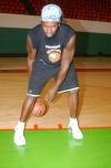 Issac Gildea terminó como el máximo anotador de Algodoneros en 2003, de cara a una nueva temporada será pieza clave en las aspiraciones del conjunto local, pionero de la Liga Nacional de Baloncesto Profesional que llega a cinco años de vida