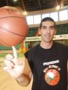 Issac Gildea terminó como el máximo anotador de Algodoneros en 2003, de cara a una nueva temporada será pieza clave en las aspiraciones del conjunto local, pionero de la Liga Nacional de Baloncesto Profesional que llega a cinco años de vida