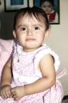 La pequeña Coral Saavedra Grijalva captada en una fotografía de estudio por su tercer cumpleaños.