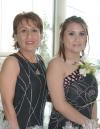 Marcela camarillo Barrios junto a su mamá Beatriz Barrios de Camarilo, anfitriona de su despedida de soltera.
