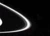 Los científicos del Laboratorio de Propulsión a Chorro (JPL) de la NASA en Pasadena (California) recibieron con gritos de alegría la señal de radio que indicaba, que el robot había enviado con éxito el cohete para que emprendiese su viaje de 96 minutos a través de dos anillos hasta establecerse en órbita.