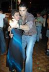 Carlos Bonavides se hizo presente para esperar que una dama pagara para bailar con él.