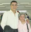 Jorge Hum berto y Patricia Sánchez volaron con destino a Tijuana.