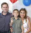 Ian Emiliano Beltrán  García el día que celebró su tercer cumpleaños acompañado por sus padres