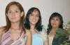 06 de julio 

 Volga Berenice Rosales en compañía de las organizadoras de su despedida de soltera, Olga Ortiz de Rosales y Cinthia Rosales Ortiz.