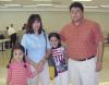 Patricia Castro, Luis Cardona y los niños Paola y Mariana Cardona, viajaron con destino a la ciudad de veracruz.