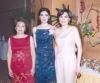  11 de julio 

Mayra del Rosario Cabrera Reyes acompaáda de sue hermanas Georgina y Sandra Cabrera Reyes en su despedida de soltera