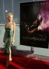 Halle Berry  acompañada de su amiga y compañera de diversos filmes  Lee Merriweather.