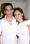Jorge Espinoza y Cecilia Ortiz Saborit, captados en su última despedida de solteros.