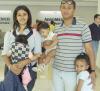 Arturo y Elena Gallardo viajaron a El Salvador en compañía de sus hijas Mariana y Daniela.