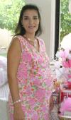  29 de julio  


Yolanda Llanas de Murillo espera el nacimiento de su primer bebé y por tal motivo su mamá, Amparo Castillo de Llamas, le ofreció una fiesta de canastilla.