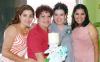 Danae Carrillo de Romeo junto a su mamá y hermanas, quienes festejaron con un grato convivio por el próximo nacimiento de su primer bebé.