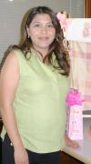 Claudia Salas de Flores disfrutó de una amena reunión, que le prepararon un grupo de amigas por la próxima llegada del bebé que espera.