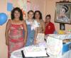Matilde Herrera López en compañía de Claudia Jaramillo, organizadora de la fiesta de regalos para el bebé que espera.