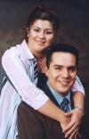  16 Agosto de 2004 

 Elisa Maul de González y Fernando González Zertuche esperan la llegada de su bebé, a quien le pondrán el nombre de Elisa.