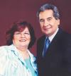 Lic. Jesús de León Sauza y Sra. Ma. del Carmen Tello de León celebraron 35 años de casados el pasado 19 de abril de 2004.