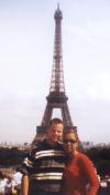 Thomas Bollbuck y Rocío aguilar, en la Torre Eiffel de París.