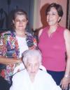  14 de Agosto 

Doña Conchita Pérez Vda. de González festejó su cumpleaños en días pasados, acompañada de sus hijas Josefina y María Luisa González Pérez.