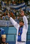 Estados Unidos, que nunca había ganado un oro olímpico en la esgrima, quebró el maleficio  cuando Mariel Zagunis conquistó una dorada y Sada Jacobsen otra de bronce, ambas en la competencia de sable. 


Zagunis derrotó en la final por 15-9 a la china Tan Xua, que se llevó la de plata en la modalidad que debutó en el programa olímpico. Jacobson quedó tercera gracias a su victoria 15-7 sobre la rumana Catalina Gheorghitoaia.