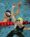 La estadounidense Amanda Beard ganó la medalla de oro de los 200 metros estilo pecho con nuevo récord olímpico de 2:23.37 minutos en la natación.