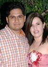 Elizabeth Eguía López y fidel Omar Montes Soto contraerán matrimonio en próximas fechas y por tal motivo fueron festejados con una despedida de solteros.