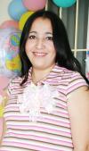  25 de Agosto 

Mariza Ayala de Samaniego recibió numerosos obsequios en la fiesta de regalos, ofrecida con motivo del próximo nacimiento de su bebé.