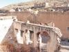 El puente descansa en sus extremos sobre dos soportes llamados estribos. En dichos estribos se apoyan las vigas y cables, que a su vez sostienen el tablero. Las orillas laterales están cerradas con pretiles.