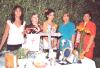  18 de septiembre de 2004

Maribel Carrera, Graciela EMnchaca, Graciela de Montellano, Alejandra Montellano y Sandra Montellano.