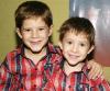  20 de Septiembre de 2004 

Lorenzo y Leonardo de la Parra Soto, captados en reciente festejo infantil.