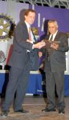  24 de septiembre de 2004

Ernesto Rosales Díaz recibió reconocimiento de manos de el señor Ernesto Rosales Díaz.