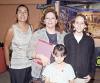  25 de septiembre de 2004

Silvia García Chibli con sus niñas Silvia y Ana Cecy, y su amiga Socorro Álvarez de Ayala.
