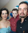  26 de Septiembre de 2004 


Sergio Rivera y Laura Villanueva de Rivera con sus hijos Sergio y Diego, en pasado festejo social