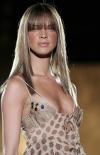 La modelo luce un diseño de la firma Trend Les Copains.