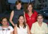  26 de septiembre de 2004

Pina Martínez, acompañada de algunas invitadas a su fiesta de regalos.