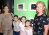 Adriana Jiménez, Lucero Sánchez, Mara Fernanda Ibarrola, Gabriela Sánchez y Rosa Velia González, acudieron a la exposición infantil Plumitas al Aire.