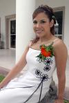  15 de octubre de 2004

Alma Luján Aguilar, captada en el festejo que le organizaron por su próximo matrimonio con Gregorio Ruiz Reyes.
