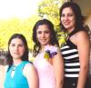  16 de octubre de 2004

Lucía Ortega Hernández acompañada por sus amigas Cristy Valencia de gómez y Rocío Herrera de Alba, en su despedida de soltera.