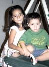 Isabel Hijar Cabello junato a su hermanito Luis Eduardo, el día que celebró su séptimo cumpleaños.