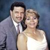 Juan Gerardo Valdés y Carmen Rojo de Valdés celebran recientemente su 20 aniversario de matrimonio, por lo que has recibido numerosas felicitaciones de su familiares y amistades.