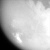 La agencia espacial estadounidense NASA divulgó algunas de las mejores imágenes captadas hasta ahora de Titán, la mayor de las más de 30 Lunas de Saturno, tras la aproximación de la sonda 'Cassini'.