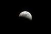 Secuencia fotográfica del último eclipse total de luna del año que pudo ser visto por millones de personas en México y América.