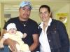  01 de noviembre de 2004

 Sandra Gilio de Rivas y sus hijas Sandra y Valeria viajaron con destino a San Diego, California.